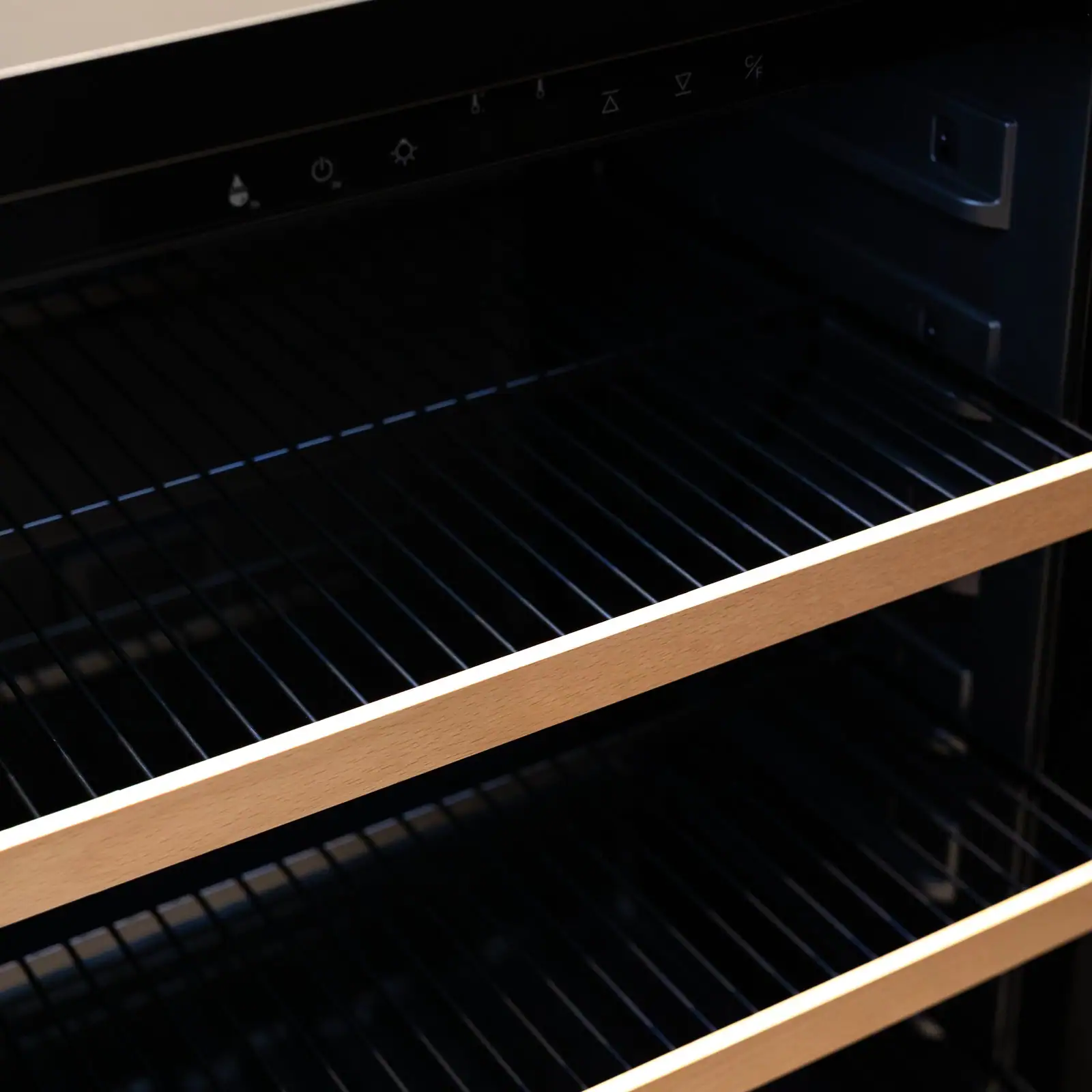 Haustec Beverage Cooler 60 Sh 1600×1600 Racks V2.webp