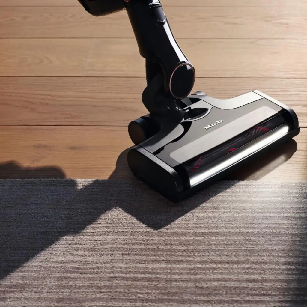 Miele Triflex HX2 cordless vacuum on a wooden floor and rug