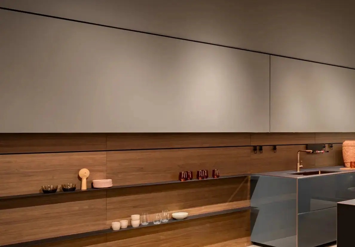 Equipped back section concealing the working kitchen