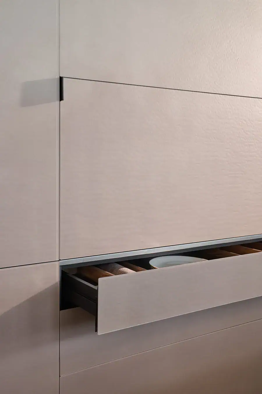 Genius Loci drawer in Degrade Textured Vitrum glass